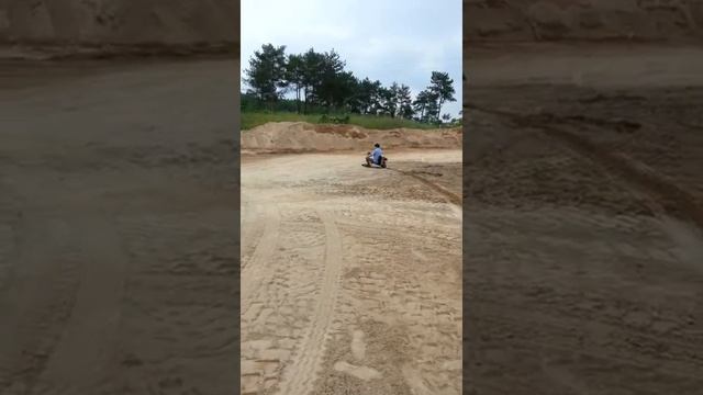 Детский снегоход с мотором - испытания на песке смотреть онлайн