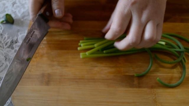 Простой яичный салат с огурцом и чесночными стрелками/Simple egg salad with cucumber.#22 смотреть онлайн