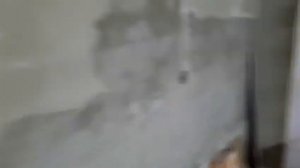 монтаж наружного металлического уголка при укладки плитки.