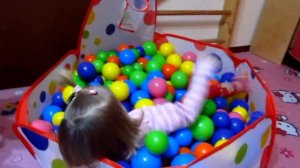 Бассейн с шариками для детей распаковка играем в сухом бассейне Pool with balls for children