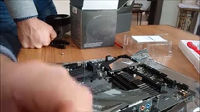 GIGABYTE B45O AORUS ELITE+AMD RYZEN 3400G +SAMSUNG SSD 500 GB NVME M2 INSTALLATION смотреть онлайн