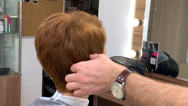 Стрижка филировочными ножницами на густые, короткие волосы, в технике Вадима Стрижа. смотреть онлайн