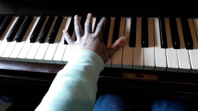 "long txts" but it's 90's pop-punk, Lubalin vs Tattooed Hands Piano ( 4 chords) смотреть онлайн