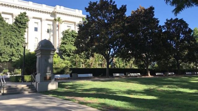 Белый дом в Калифорнии. Звонок от приятеля с границы Мексика и Америка! смотреть онлайн