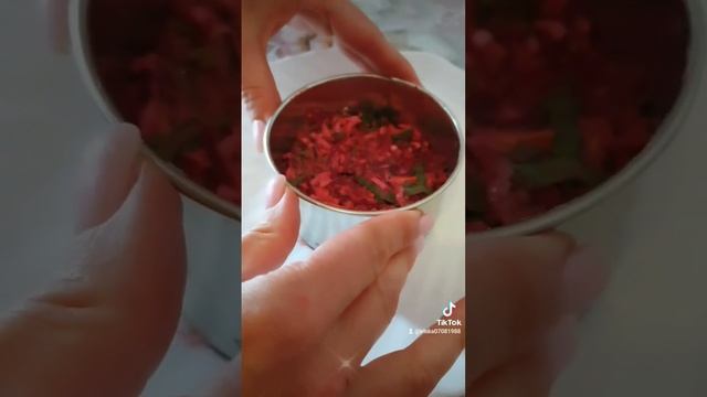 Салат получается потрясающе вкусный и хорошо сочетается с любыми блюдами из мяса или рыбы. смотреть онлайн