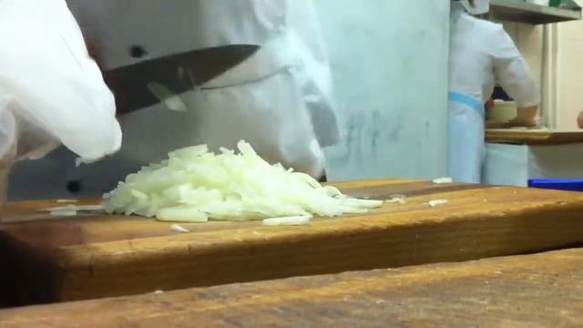Как быстро лук резать надо:) смотреть онлайн