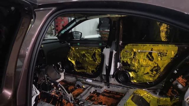 Skoda Octavia будет закатана шумопоглощающими материалами похлеще, чем премиальные авто смотреть онлайн