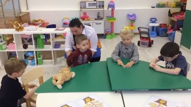 Математика с Екатериной гр. Juniors - вспоминаем цифры, цвета и формы | Билингвальный детский сад смотреть онлайн