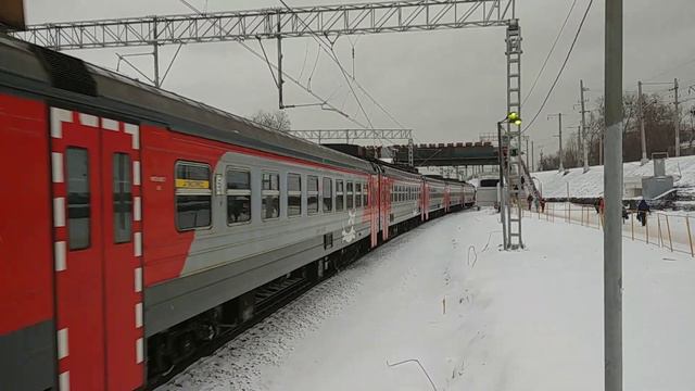 "Наконец-то попался!" Электропоезд ЭД4М-0434 с приветливым помощником смотреть онлайн