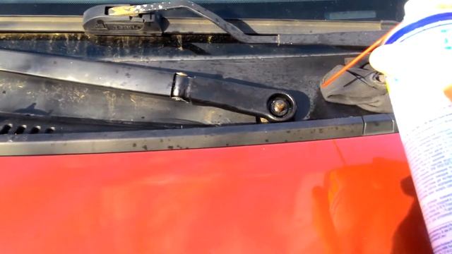 Ниссан Ноут, снятия дворника с трапеции.