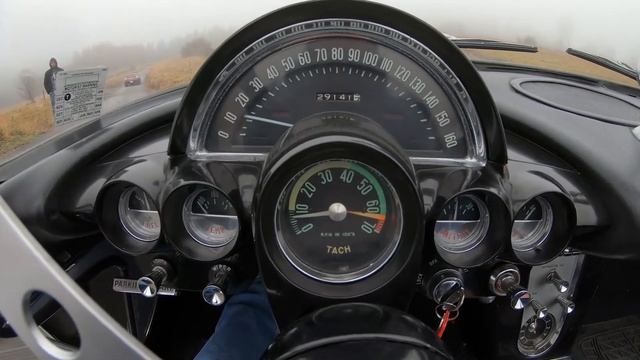 CHEVROLET CORVETTE C1 z 1961r. V8 o poj. 5,4L i mocy 300KM смотреть онлайн
