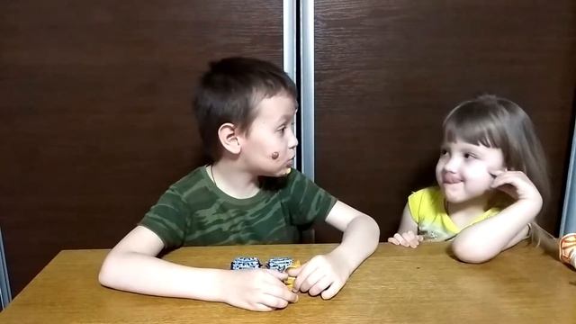 ?Дети съели много конфет/разноцветные прыщи/скитлстрянка/? смотреть онлайн