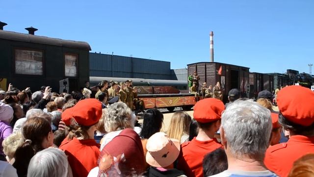Отрывок из концерта. Станция Покровск. г.Энгельс. Ретро-поезд "Победа" ч.2 смотреть онлайн
