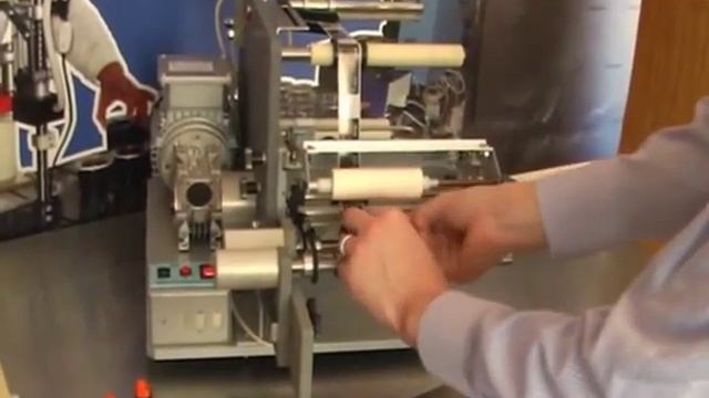 Наклейка этикетки на пузырек смотреть онлайн