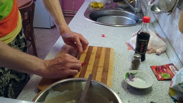 Курица на вертеле в кефирном маринаде и божественная запечённая картошка в духовке смотреть онлайн