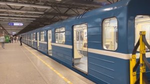 Электропоезд 81-540/541.1 на станции «Купчино»