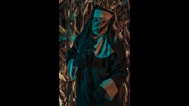 Fotografieren zu Halloween. Gruselspass im Maisfeld смотреть онлайн