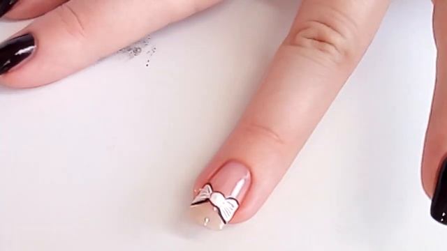 Стильный маникюр! Маникюр с бантиком ))