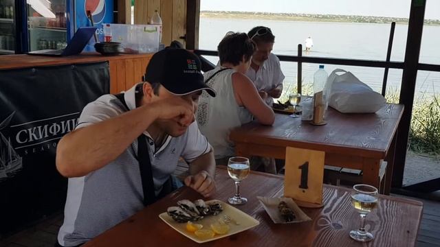 Устрицы Скифи ??по ? бокальчик белого ? смотреть онлайн