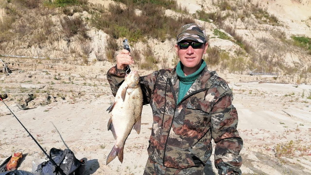 Сентябрьские лещи и язи на донку. Рецепт прикормки. Трофеи в садке. День первый. смотреть онлайн