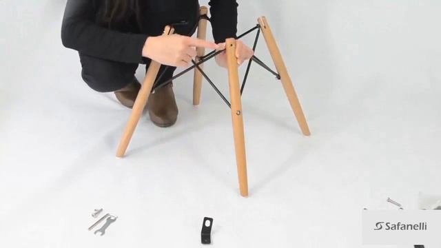 Montagem Cadeira Charles Eames Wood - Safanelli