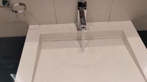 Раковина с щелевым сливом