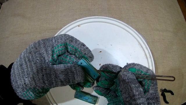 Разбираем "золотую" панельку для DIP микросхемы. смотреть онлайн