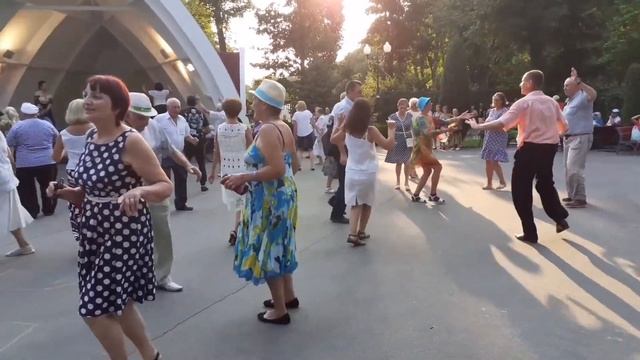 Я ПРИЙШОВ, ТЕБЕ НЕМА! СЧАСТЛИВЫЕ МОМЕНТЫ ИЗ ПАРКА ГОРЬКОГО ХАРЬКОВ ТАНЦЫ смотреть онлайн