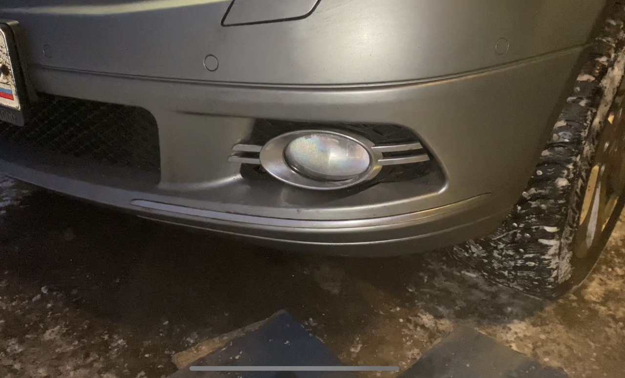 Замена левой противотуманной фары на мерседес w204. Замена лампочки. смотреть онлайн