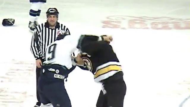 D.J King Vs Colton Orr смотреть онлайн