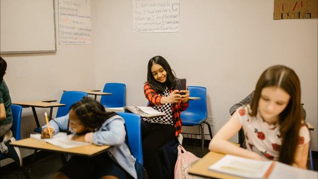 Activity for Teaching Future Tenses: Predicting the Present смотреть онлайн