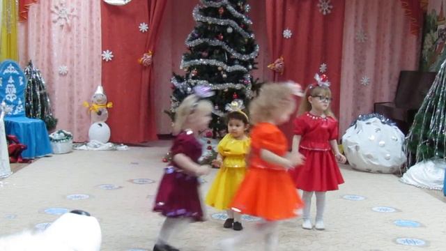 Танец Бусинки младшая группа смотреть онлайн
