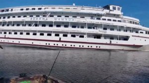 Теплоход Зосима Шашков немного не рассчитал с поворотом.