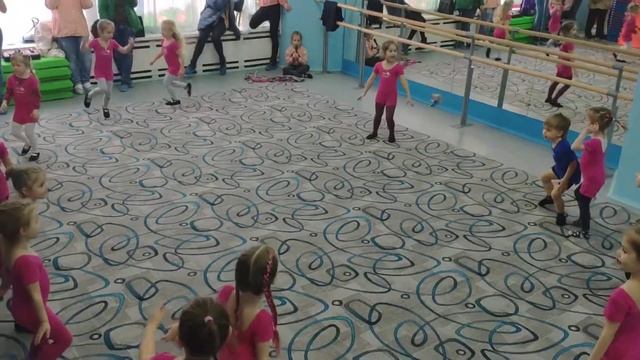 "пингвины" 3-4 года Студия эстрадного танца"Шаги" смотреть онлайн