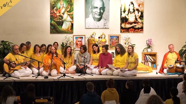 Om Bhur Bhuvah Svaha, Gayatri Mantra - Yoga Teachers Leipzig смотреть онлайн