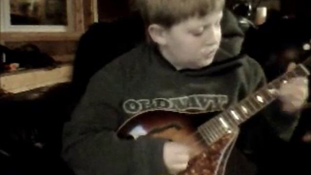 9 year old Silas Powell plays 1939 Gibson A-50 Mandolin смотреть онлайн