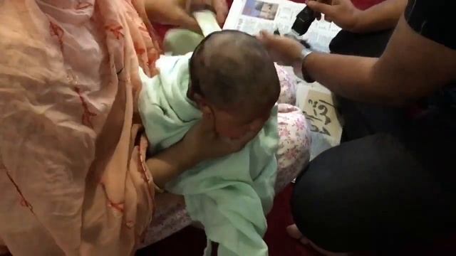 How to cut/shave baby hair- Zavian Yusuf has his first hair cut - sunnah in islam seventh day смотреть онлайн
