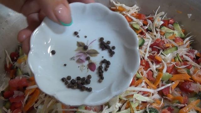 Салат из овощей на зиму "Великолепный". смотреть онлайн
