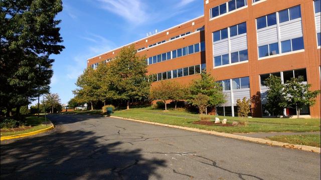 Sprint HTC EVO 4G LTE vs Apple iPhone 5 Smartphone Schmackdown by Wirefly смотреть онлайн