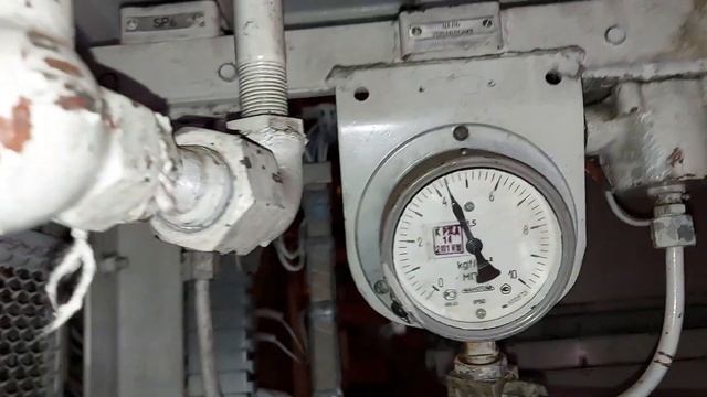 Электровоз ЭП1П. Поднятие токоприёмника от БК. смотреть онлайн
