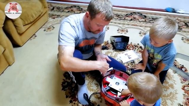 Миллион на свиньях.Обзор зернодробилки.Водопровод в сарае. смотреть онлайн