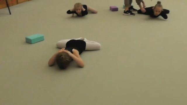 #gymnastik #sport Открытая тренировка у Вари/Nastya & Varya Vlog смотреть онлайн