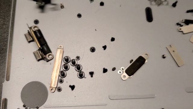 Apple Macbook pro A1989 2018 computer that was spilled on. Completely disassembled, what to expect. смотреть онлайн
