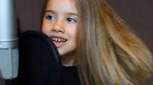 "Люди любите друг друга" (Вера Брежнева). Исполняет Анастасия Баева (7 лет)