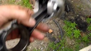 Как узнать правильно ли установлены поршня на шатунах.