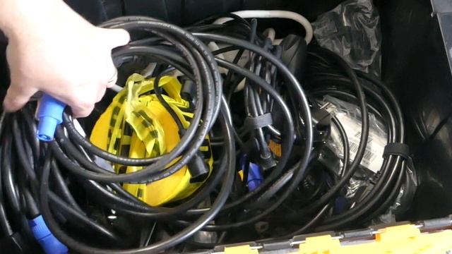Powered vs. Passive speakers (why we use both) - Stage Left Audio смотреть онлайн