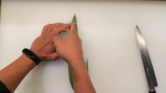 HOW TO MAKE DECORATION FOR SUSHI USING BAMBOO LEAF смотреть онлайн