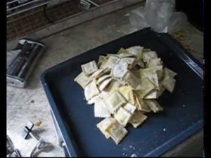 Как сделать равиоли с мясным фаршем. Может научиться каждый / как приготовить равиоли
