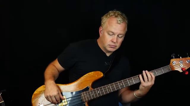 Queen Crazy Little Thing Called Love Bass Lesson and Tutorial смотреть онлайн