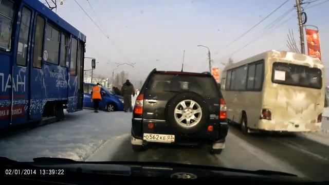 Помогли застрявшему, даже просить не надо было смотреть онлайн